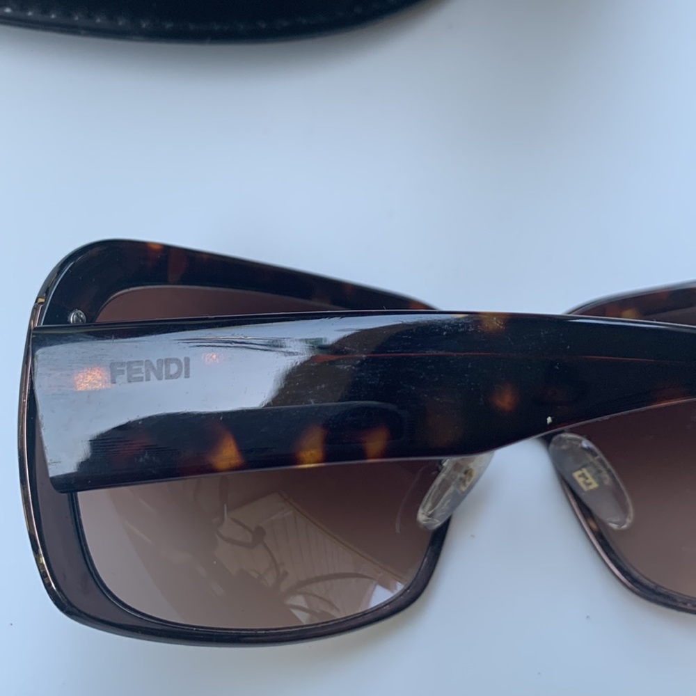 FENDI vintage tortoise sunglasses - Picture 3 of 7